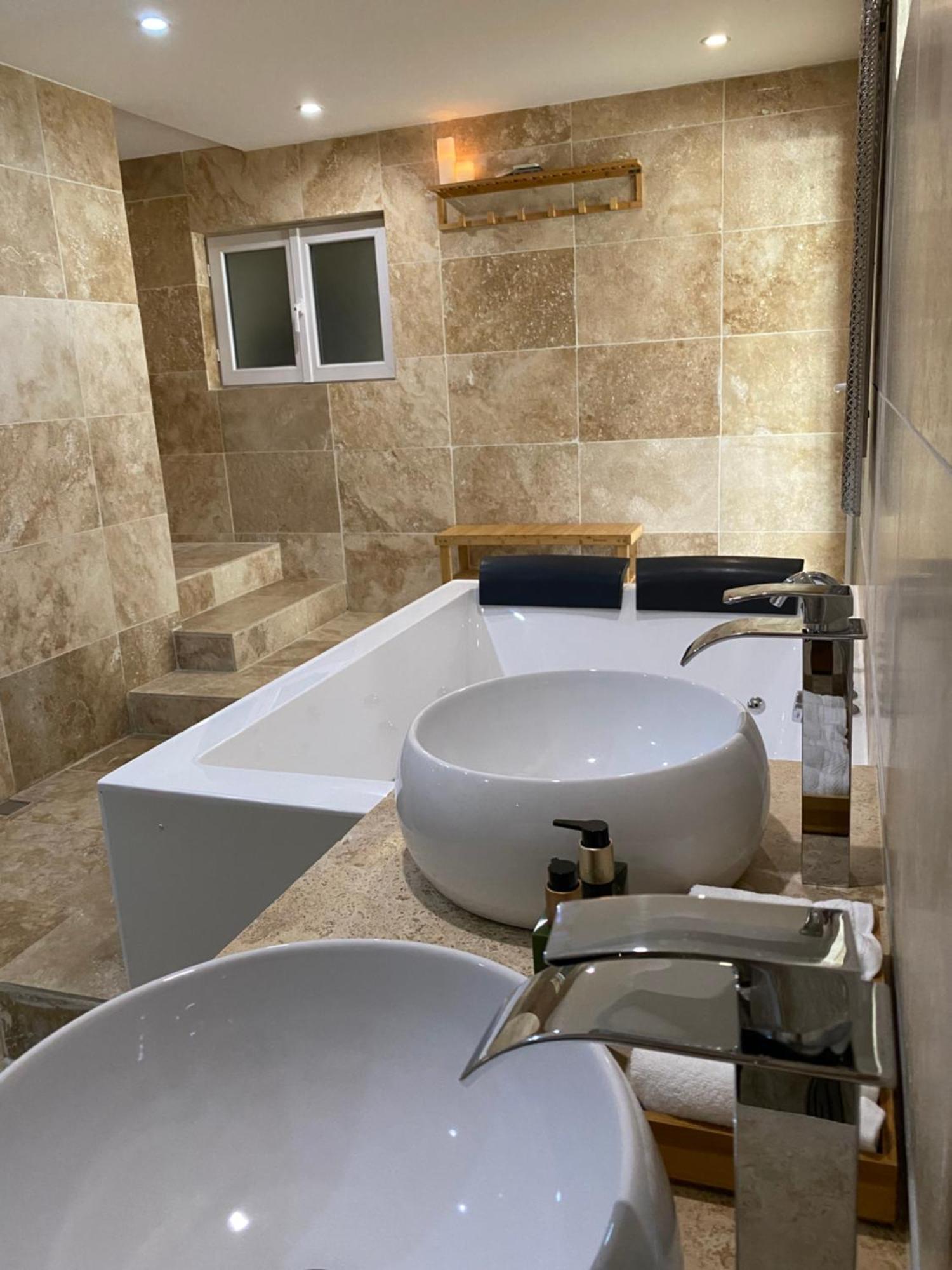 Bourg-Saint-Andéol O Bain Soleil B&B 외부 사진